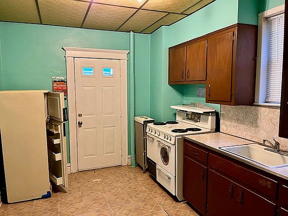 4th image of 1514 E 95th St