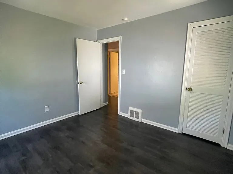 7651 Lamphere — Photo 11