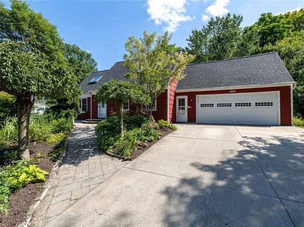 1249 Imperial Dr, Webster, NY 14580
