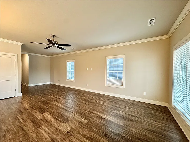 1011 NE Heights Ln — Photo 8
