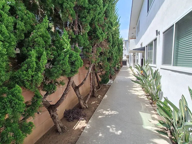 12625 Pacific Ave #4 — Photo 26