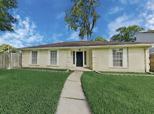 5319 Appleblossom Ln, Friendswood, TX 77546