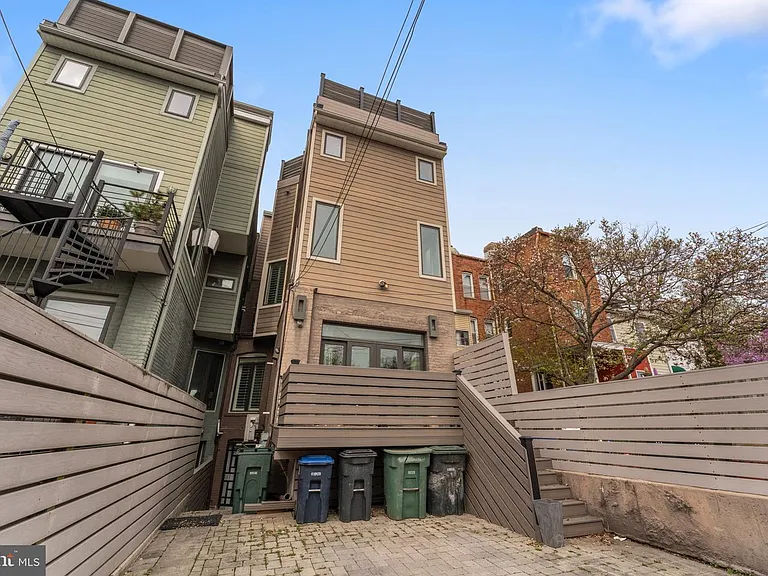 2421 1st St NW #1 — Photo 33