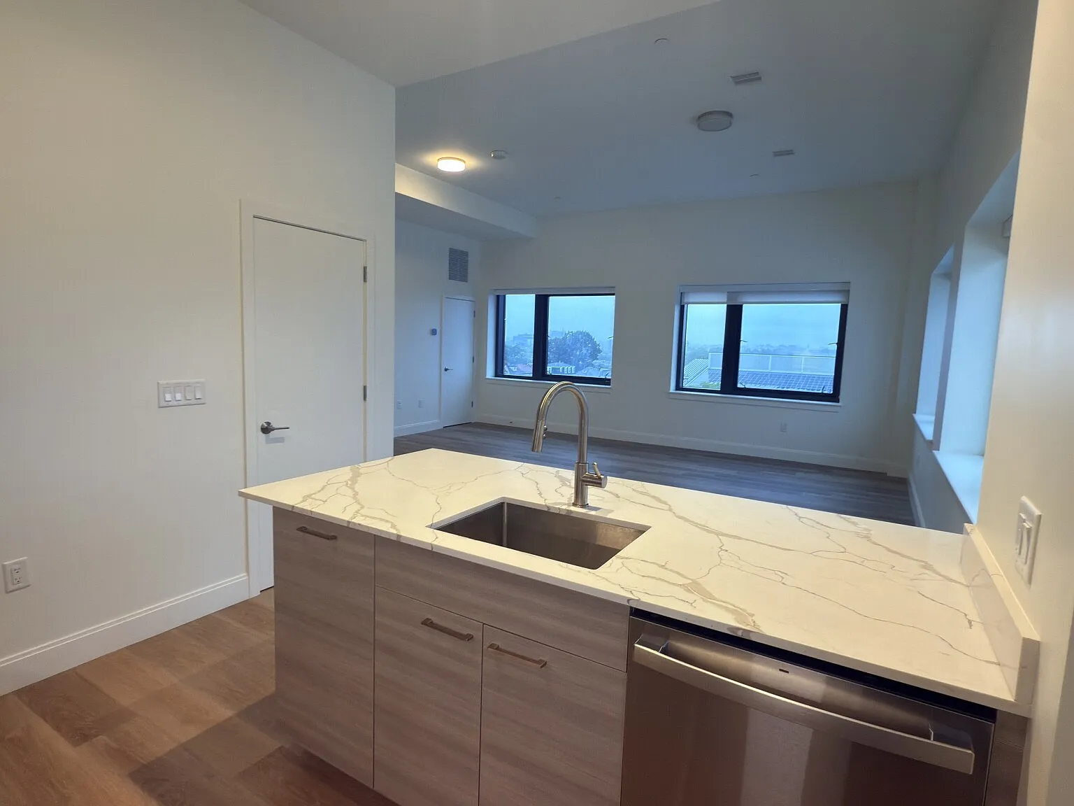 1 bed, 1.0 bath, $3,100 — Photo 3