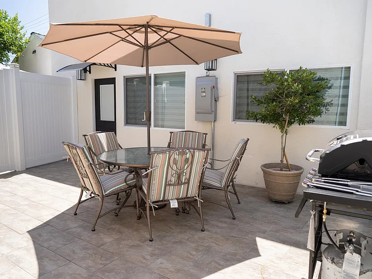 6337 Agnes Ave — Photo 9