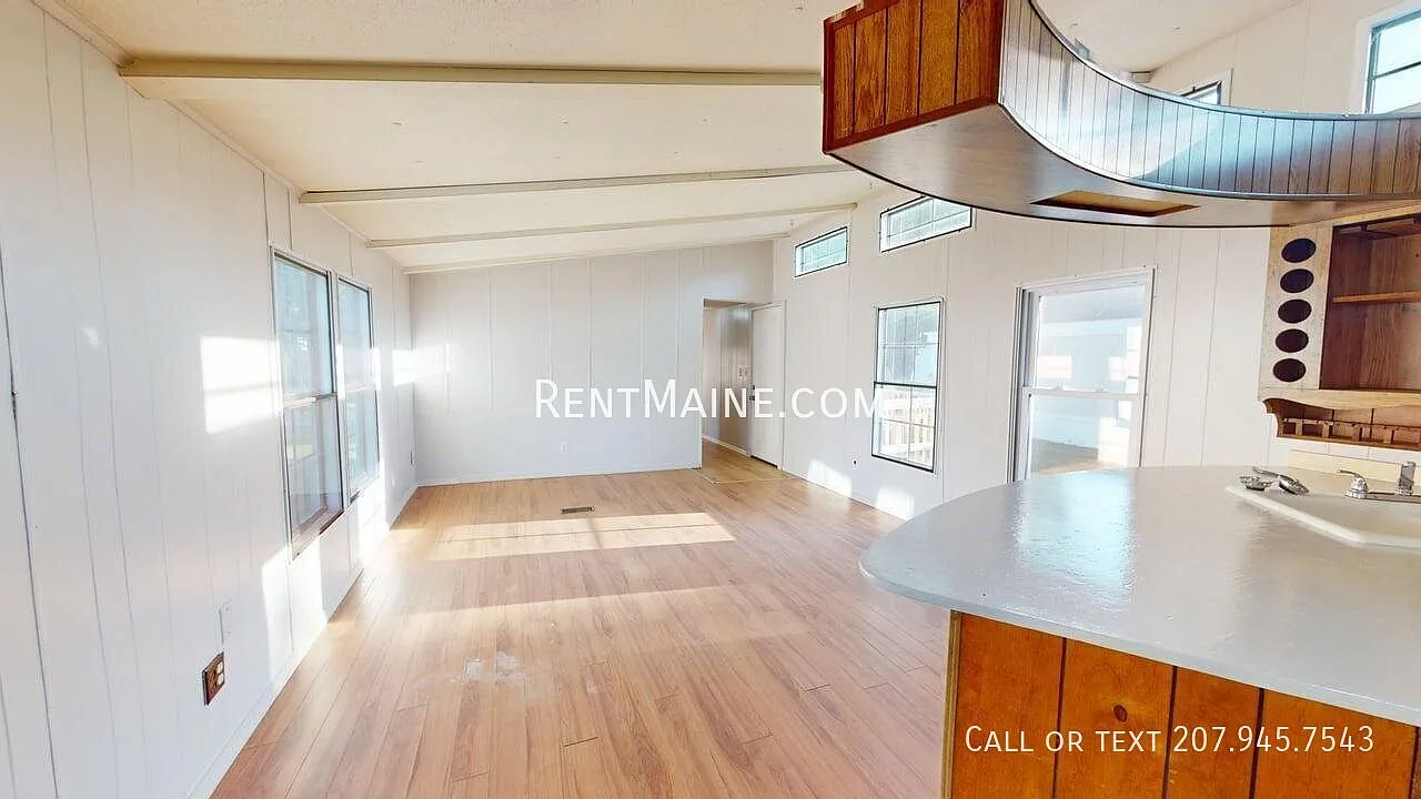 3 bed, 980 sqft, $1,300 — Photo 3