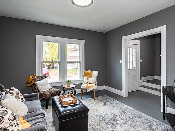 5th image of 126 Heaton Ave