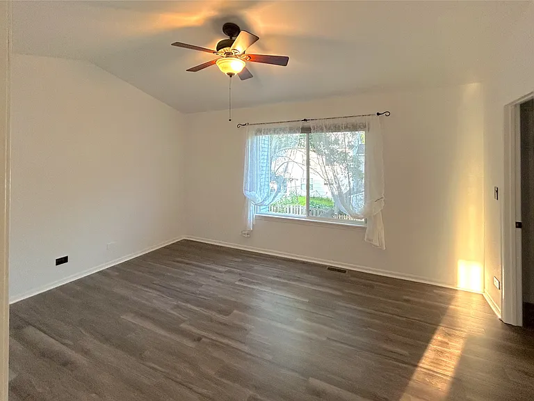825 Benridge Ct — Photo 16