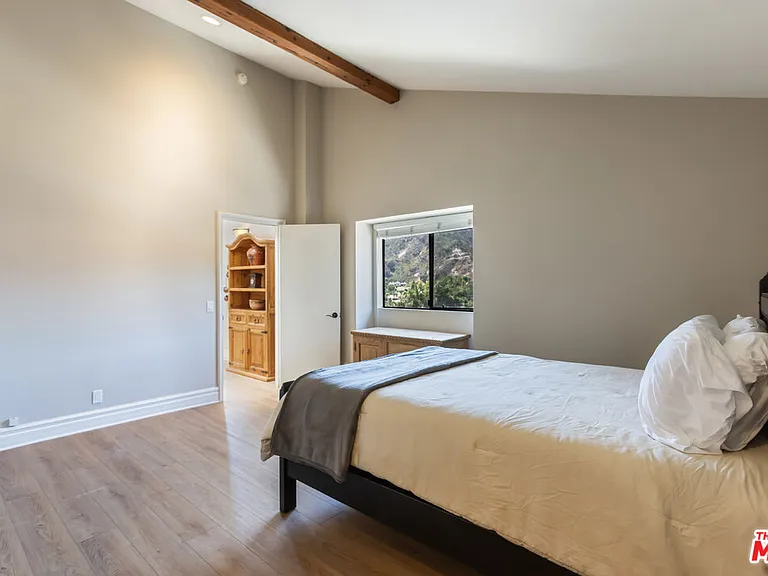 1541 Palisades Dr — Photo 37