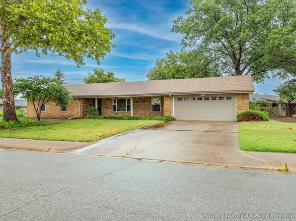 710 Castle Rd, Bartlesville, OK 74006