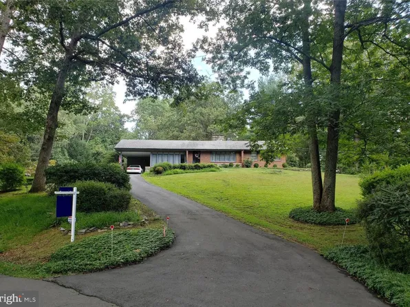 987 Millwood Rd, Great Falls, VA 22066