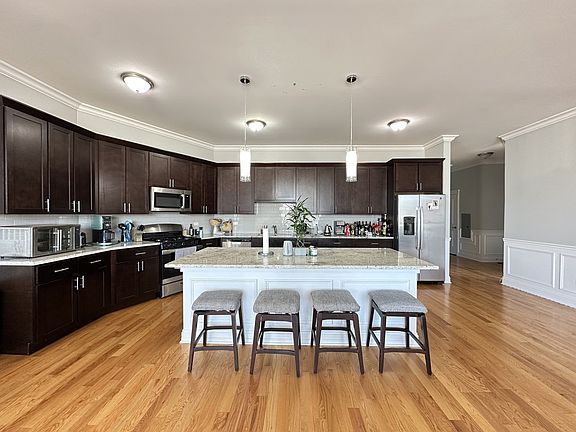 4th image of 520 N Western Ave #3R