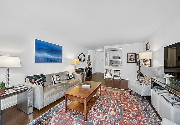 3rd image of 200 E 94th St APT 1416