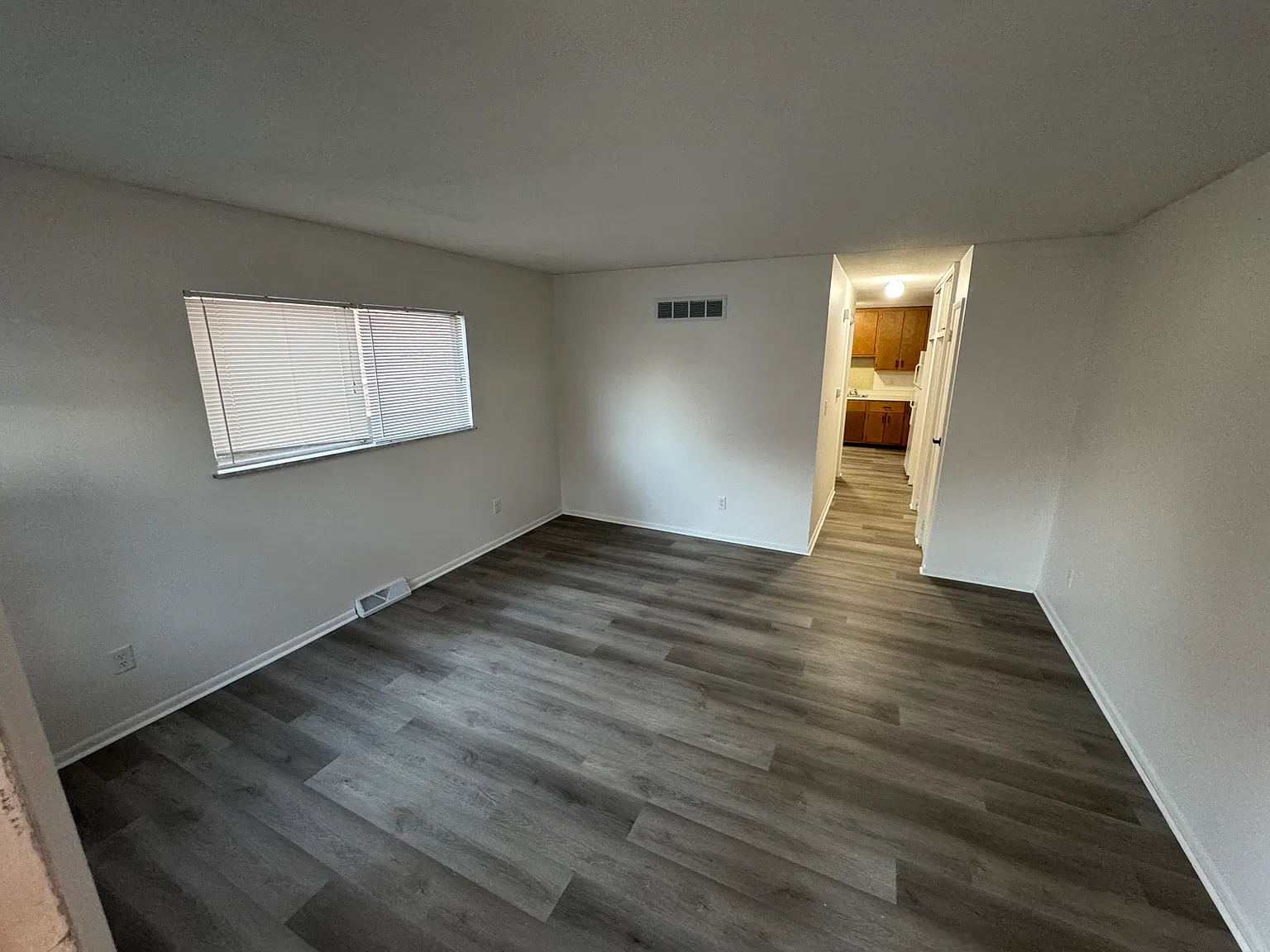 2 bed, 750 sqft, $900 — Photo 2