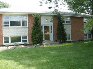 1S211 Summit Ave, Oakbrook Terrace, IL 60181