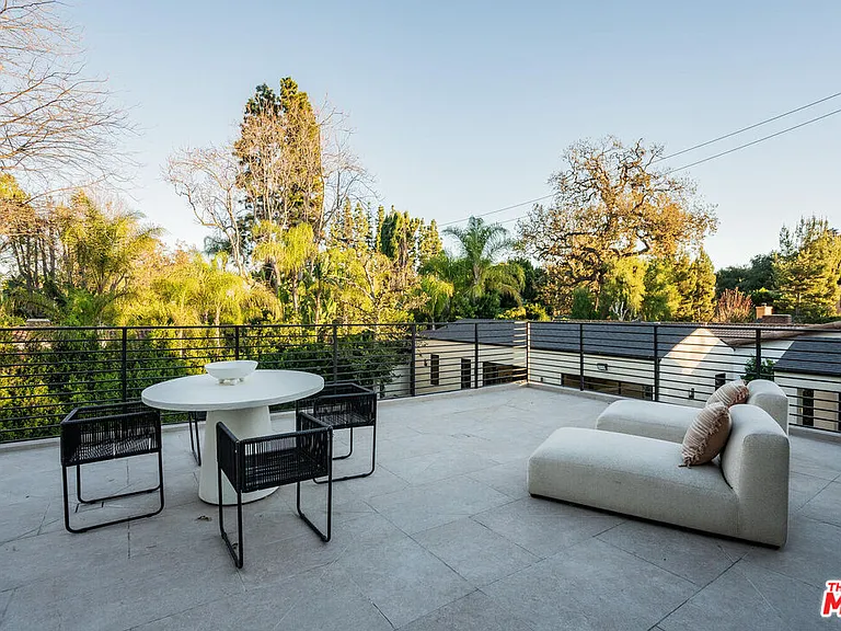 5064 Encino Ave — Photo 37