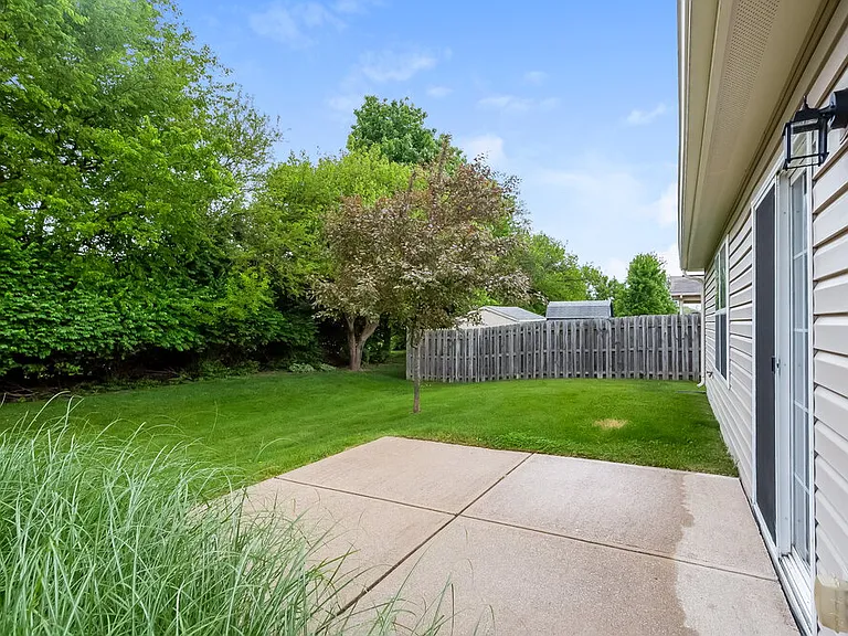 126 Thistlewood Dr — Photo 15