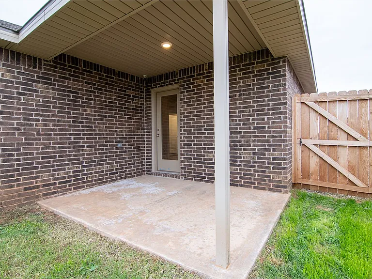 2524 Outlaw Ct — Photo 20