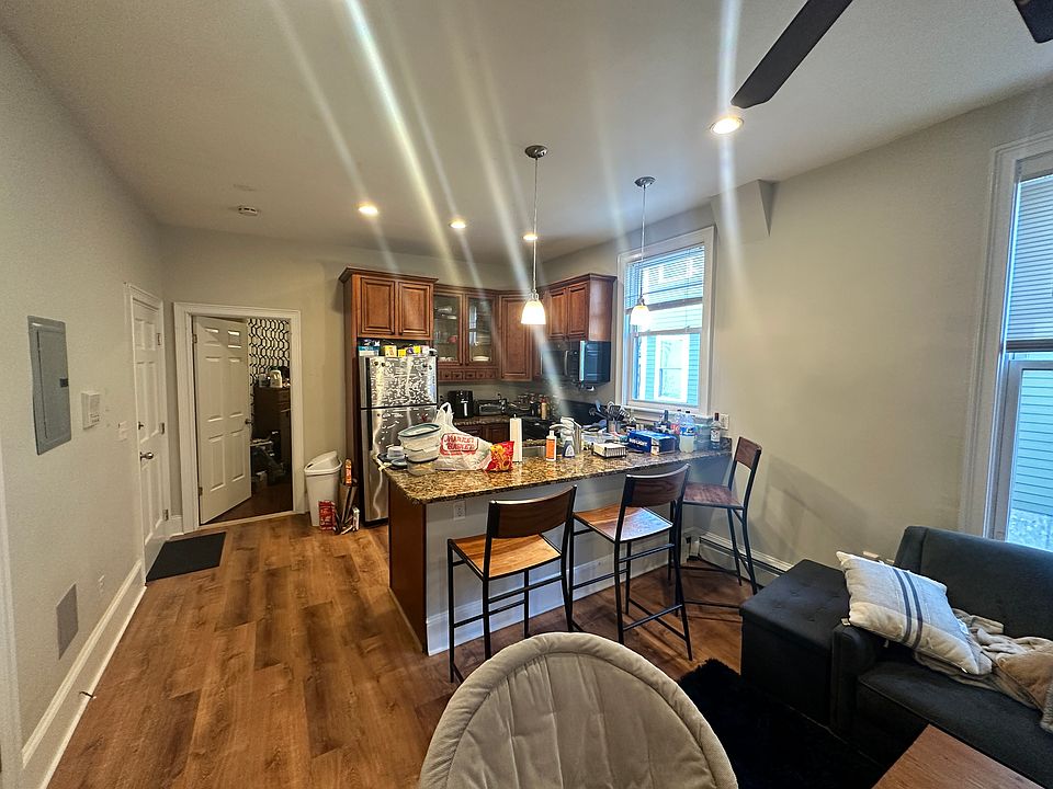 1st image of 719 Parker St #3