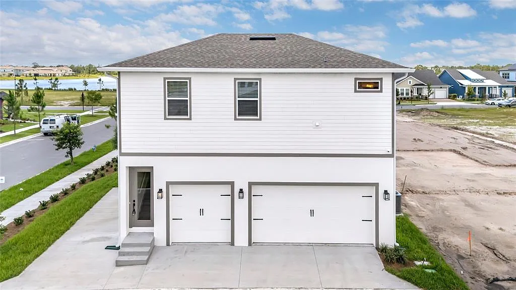 1 bed, 1.0 bath, 890 sqft, $2,100 — Photo 1