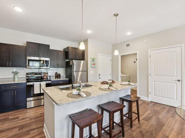 1065 Traditions Dr #402