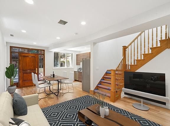 2nd image of 2327 N Southport Ave #Ch