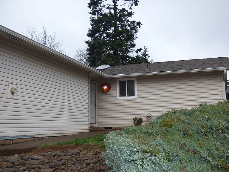 2081 Elmwood Dr S — Photo 13