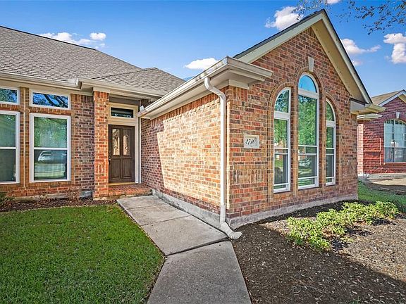 4th image of 2710 Safe Harbour Cir