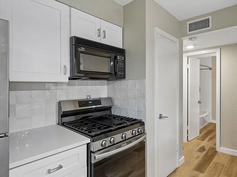 7801 Shoal Creek Blvd #224 — Photo 4