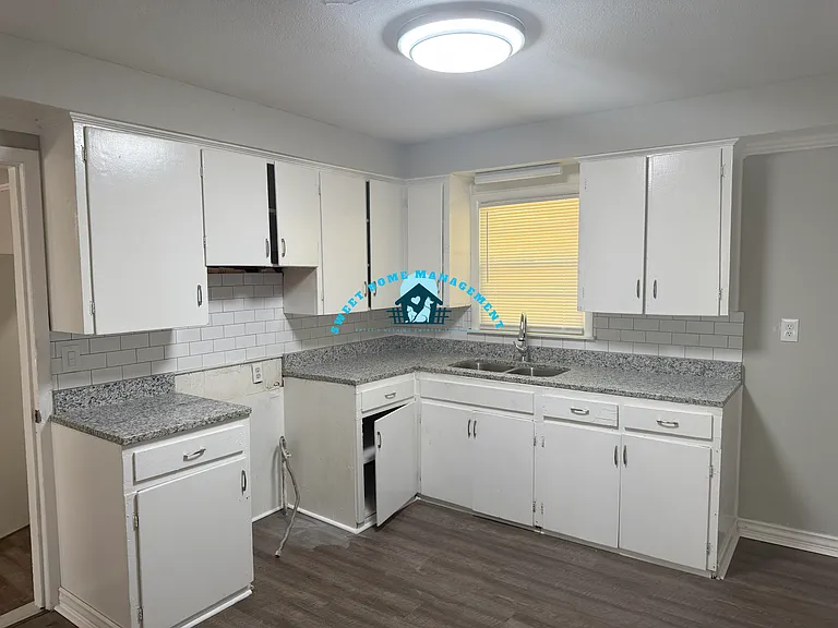 916 Patricia Dr — Photo 6