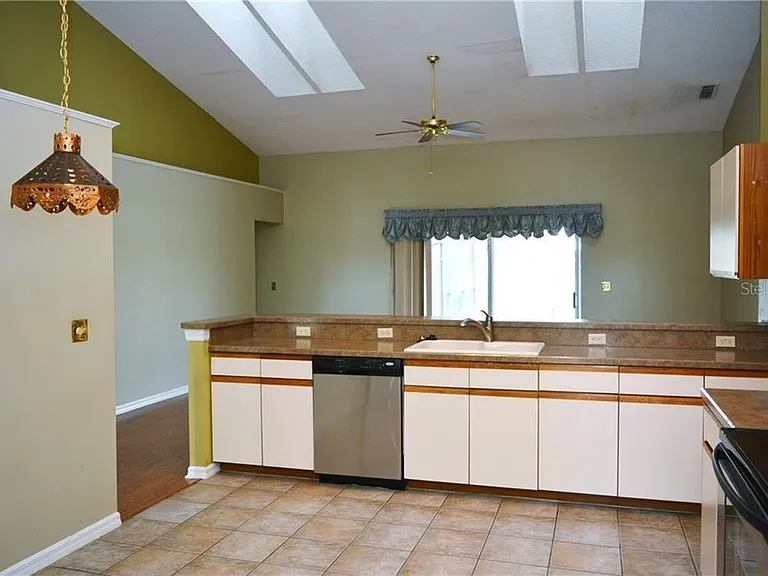 821 Laurelcrest Dr — Photo 13