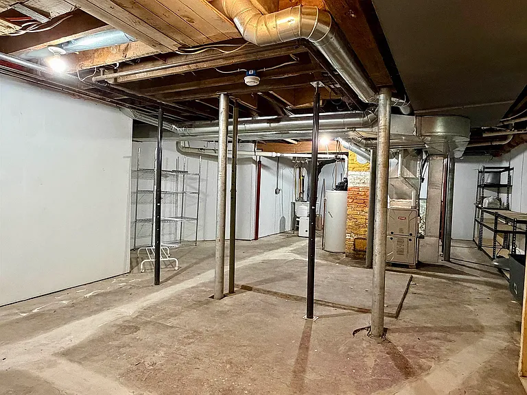 824 E Dayton St — Photo 18