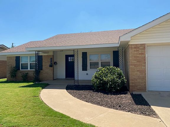 3rd image of 1413 Sandalwood Ln