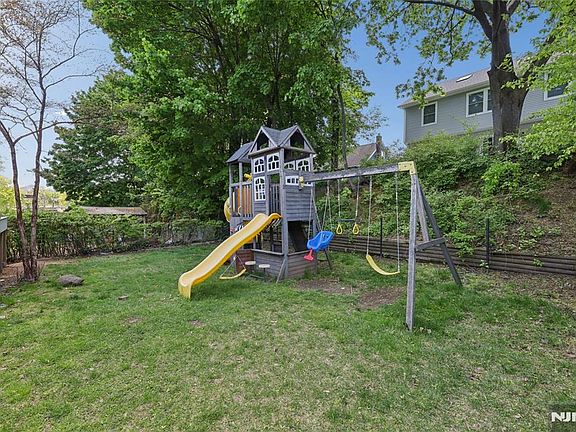 4th image of 67 S Parkway Ave