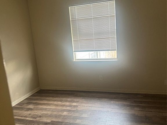4th image of 904 Houston St