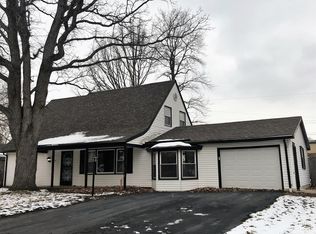 391 Clear Creek Dr, Valparaiso, IN 46385