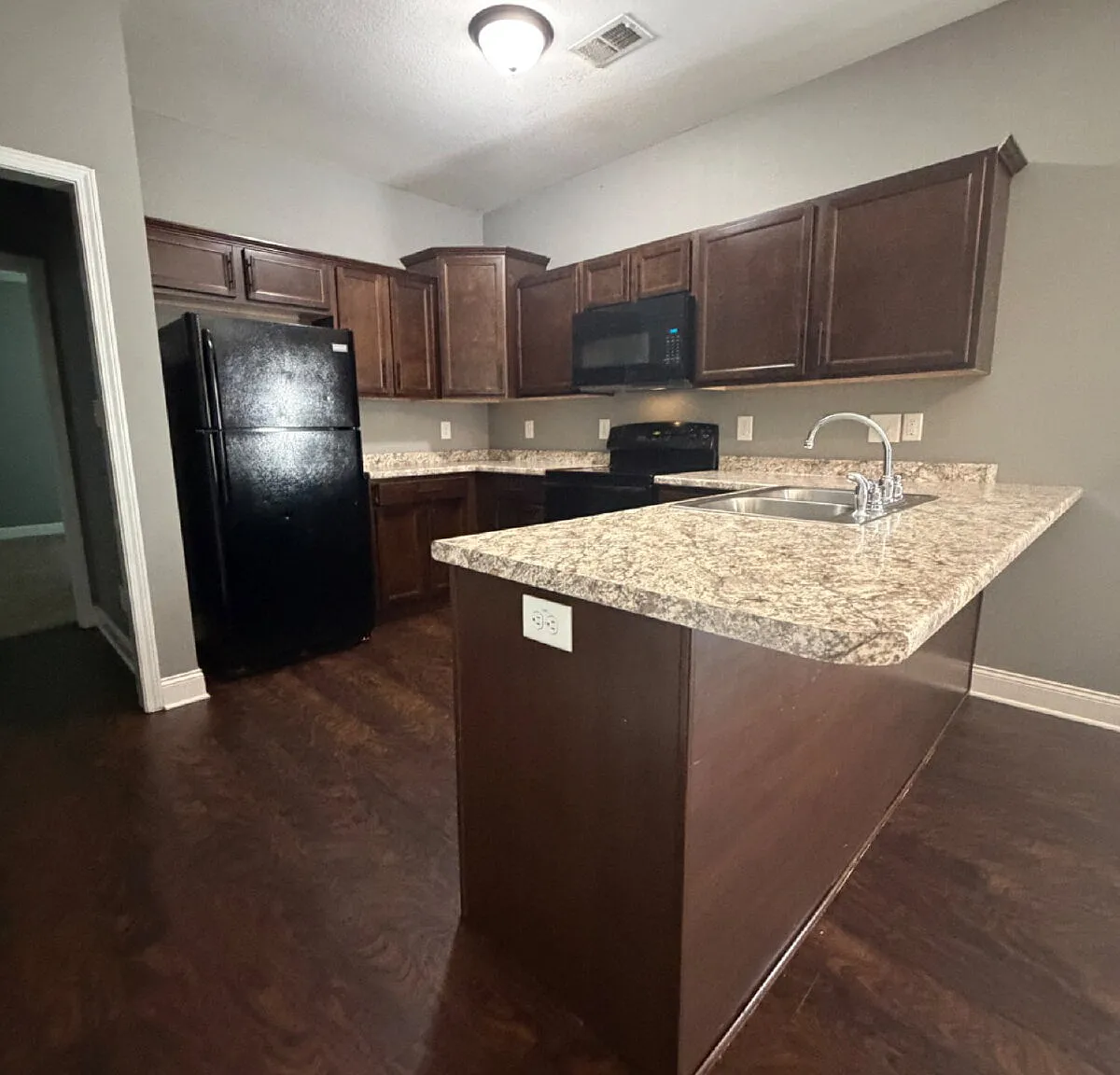 2 bed, 2.0 bath, 1100 sqft, $1,195 — Photo 4
