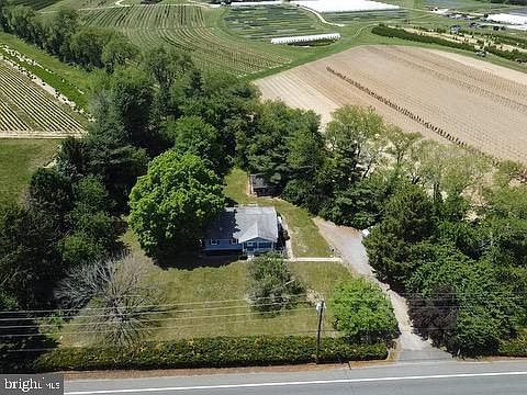 4th image of 495 Old Deerfield Pike