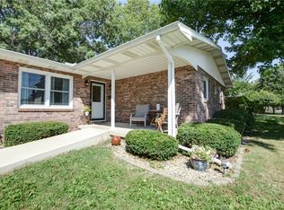 2120 W Woodbine Dr, Decatur, IL 62526