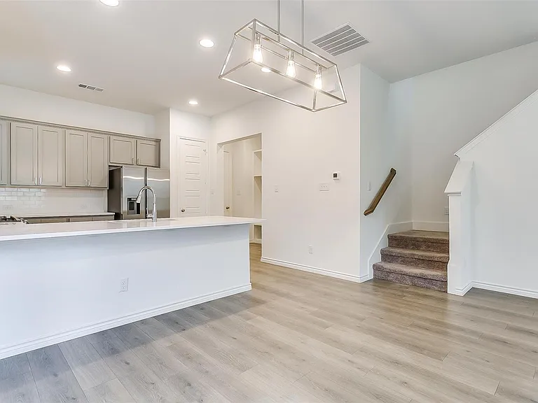 205 Athenia Dr — Photo 6