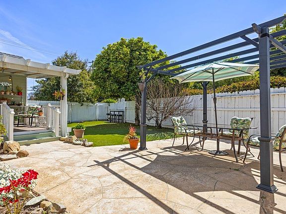 2nd image of 205 N Lomita Ave