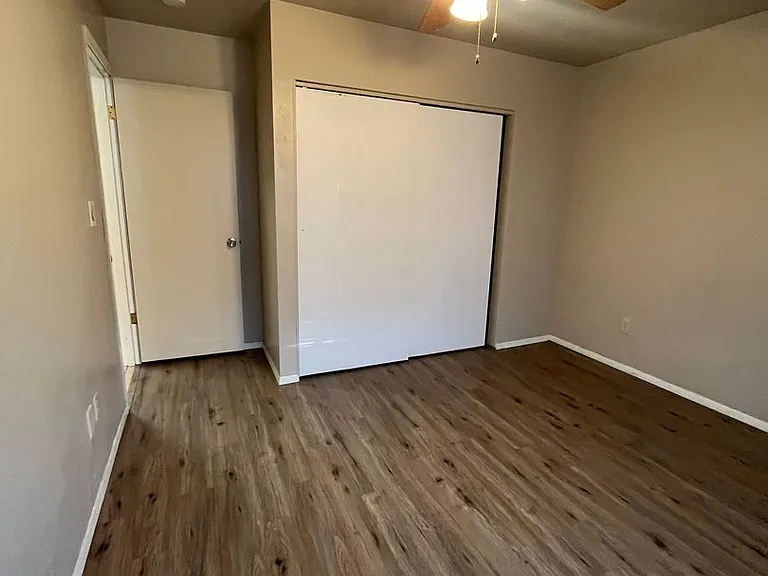 3028 N Corrine Dr — Photo 9