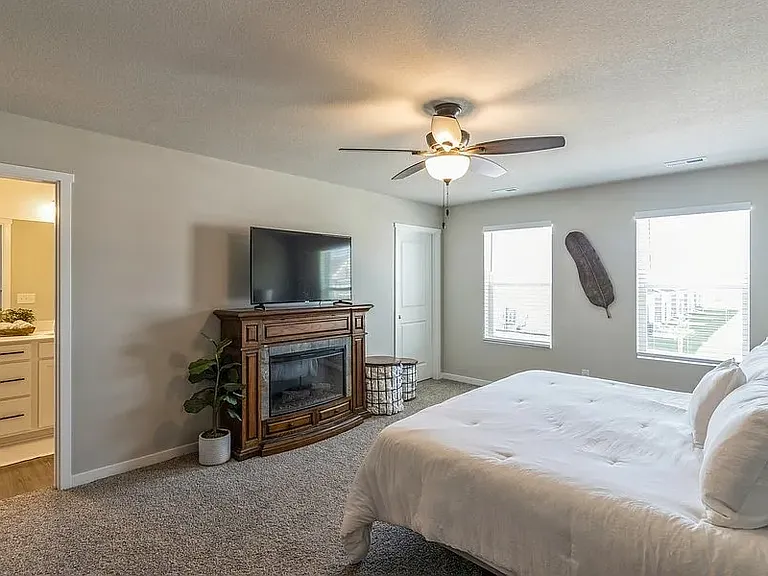 3319 NW Cedarwood Ln — Photo 9