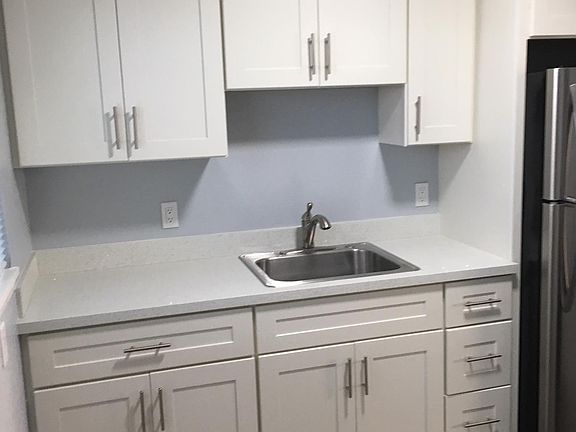 5th image of 150 Redwood Ave #2