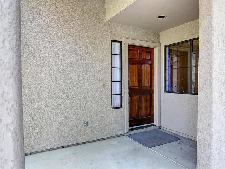 108 N Champagne Pl — Photo 32