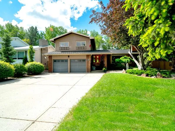 152 N Mapleburn Dr SE, Calgary, AB T2J 1Y6
