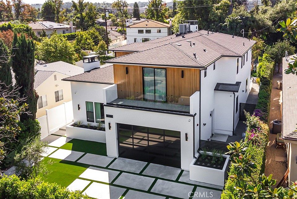 1st image of 16706 Magnolia Blvd