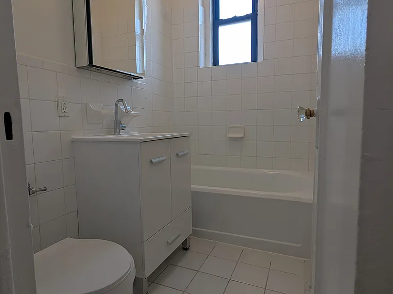 41-15 44th St #4R — Photo 3