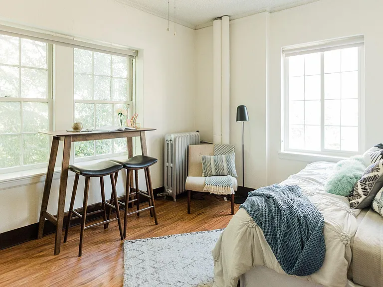 Regency Apartments — Photo 9