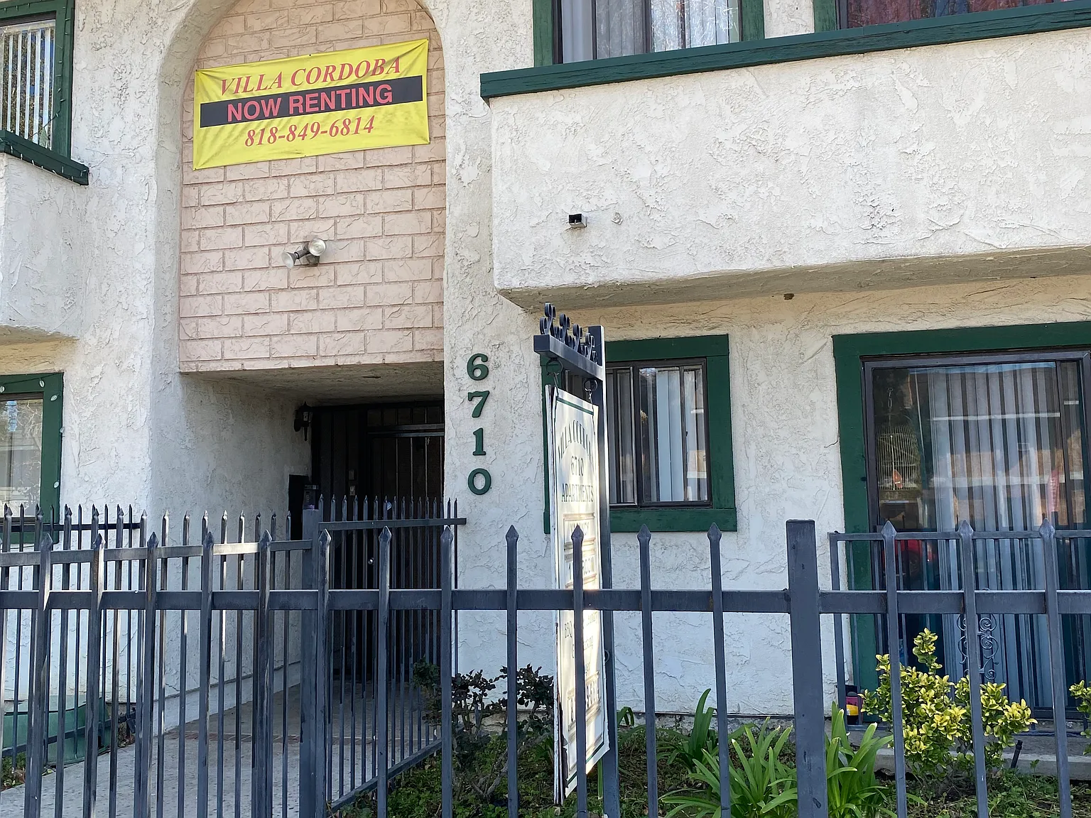 6710 Woodley Ave — Photo 2